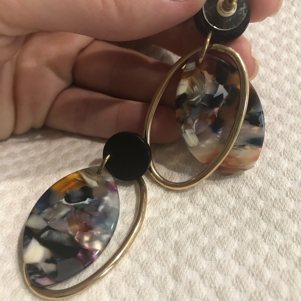 Express Earrings - Picture 2 of 2